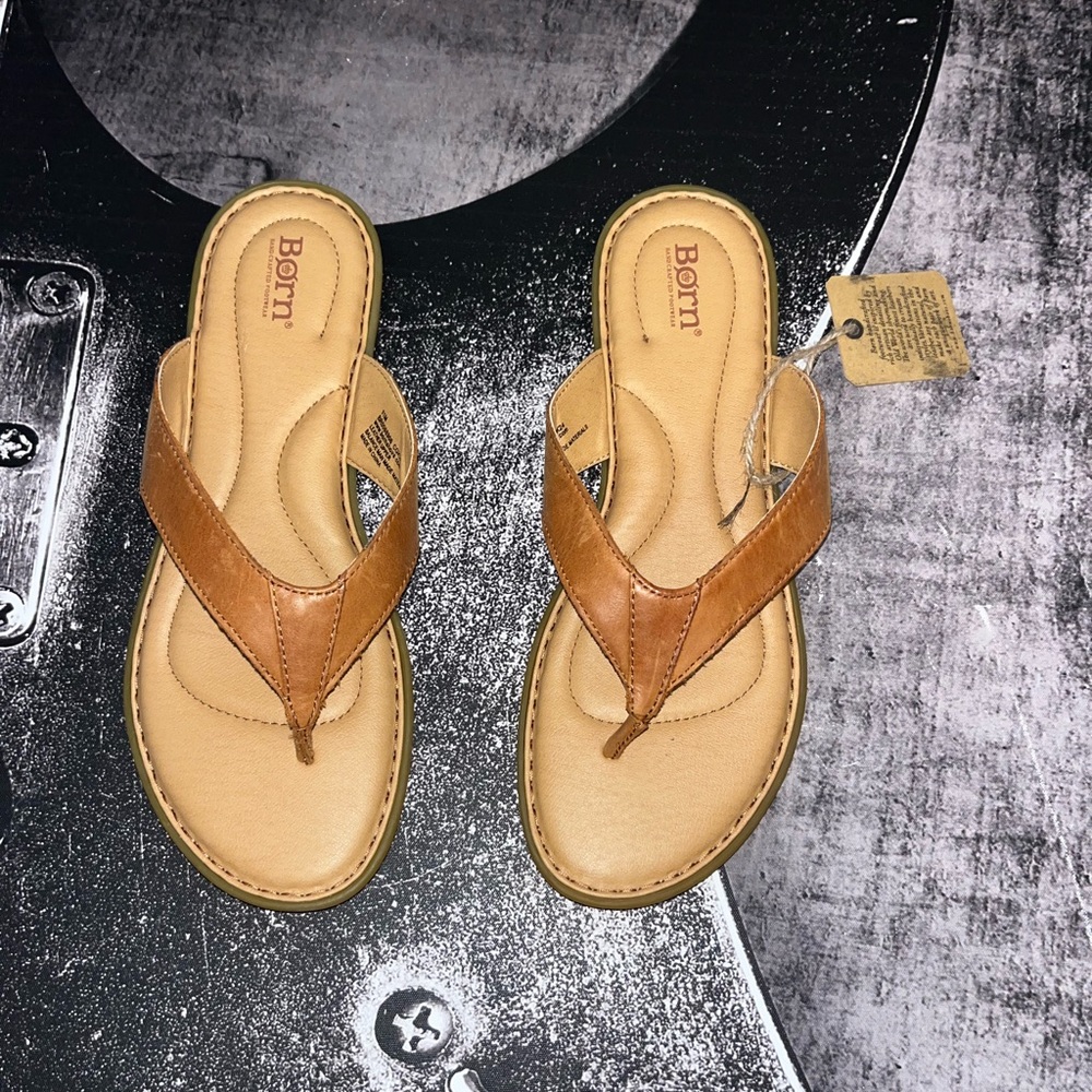 NWT Born Sandals - Picture 4 of 7